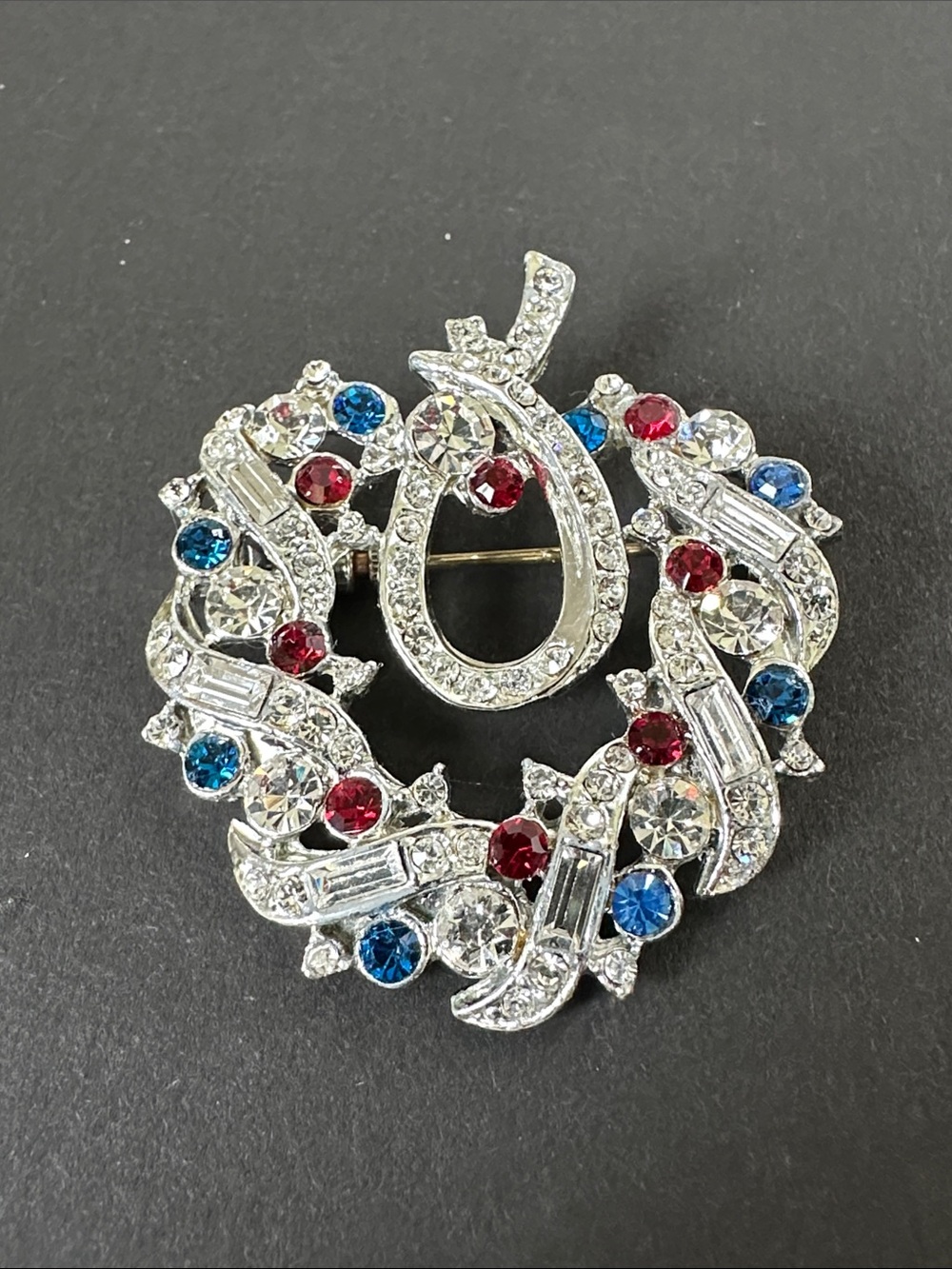 VTG 50’s Patriotic USA Rhinestone Wreath Ribbon Brooch Flag Colors Silver Tone